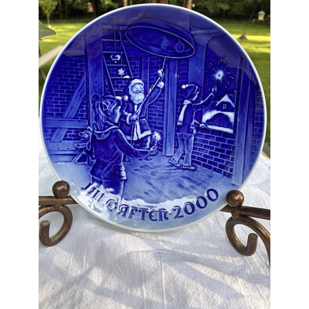BING AND GRONDAHL Plate Jules-After 2000 Christmas At The Bell Tower Porcelain